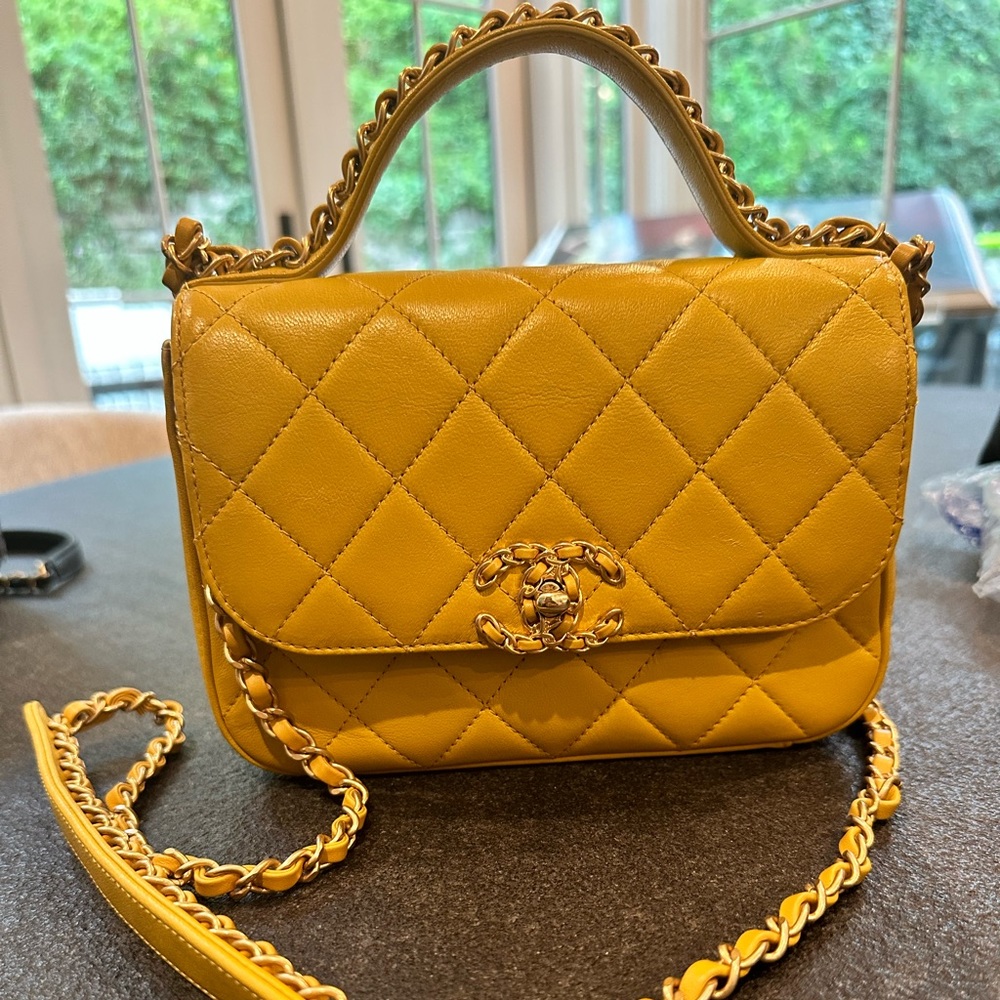 Chanel yellow purse - Picture 2 of 3